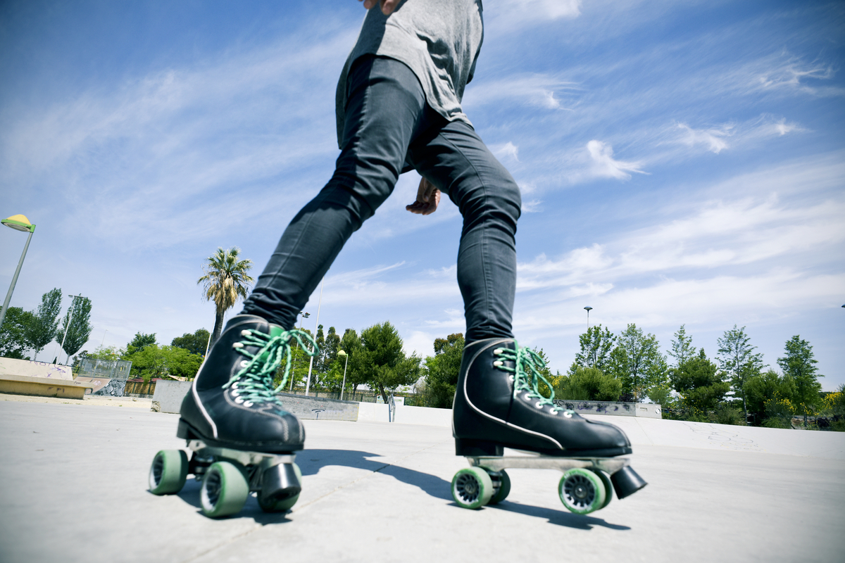 Personne faisant du roller quad