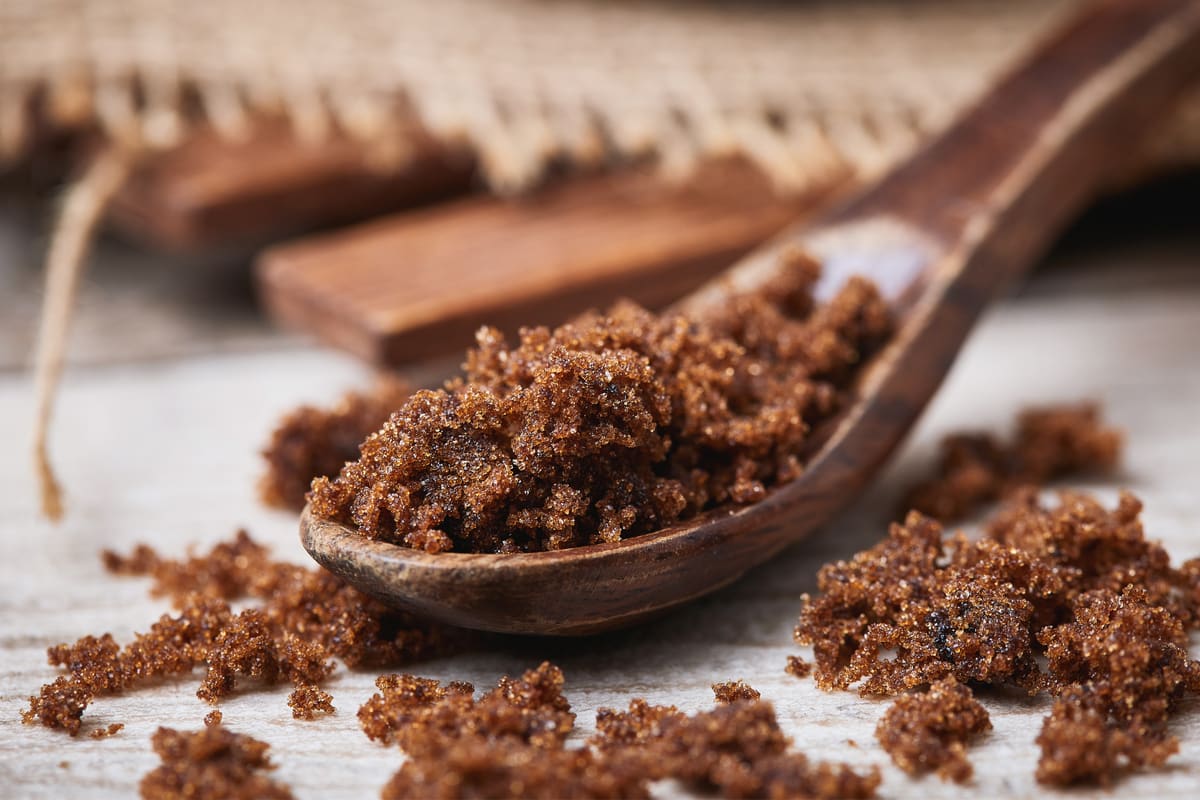 Muscovado : dans une cuillère en bois